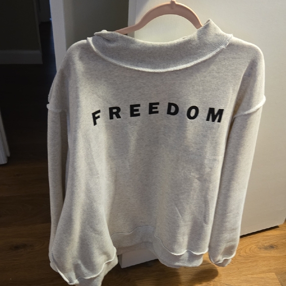 Mod On Trend Tops - Freedom Light Gray Sweatshirt